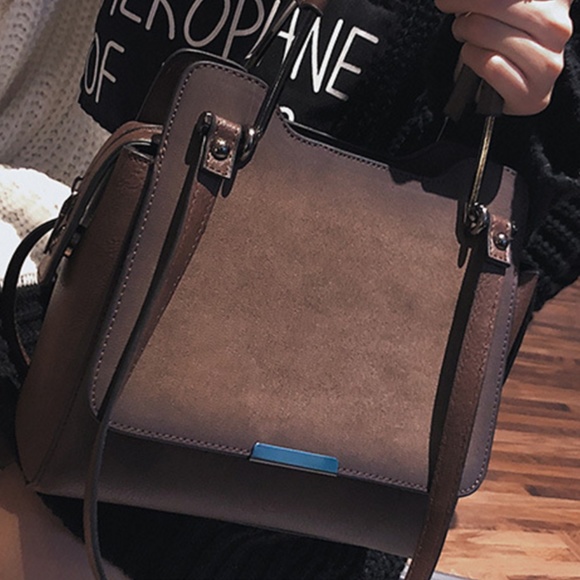 NEW BERLIN Handbag - Picture 5 of 8